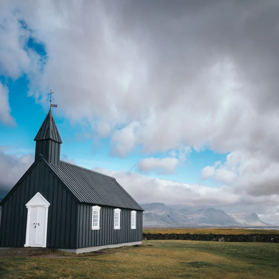 Búðir Black Church Contrast Sky Print – Limited Edition